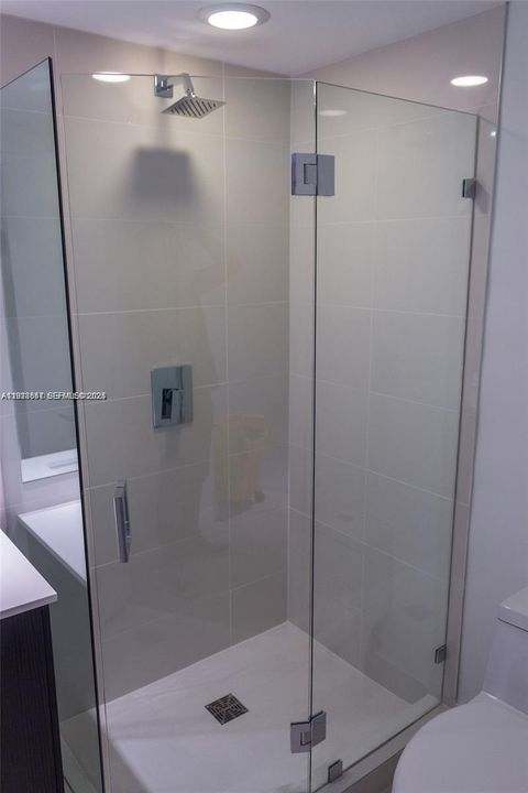 待售: $639,900 (1 贝兹, 2 浴室, 852 平方英尺)