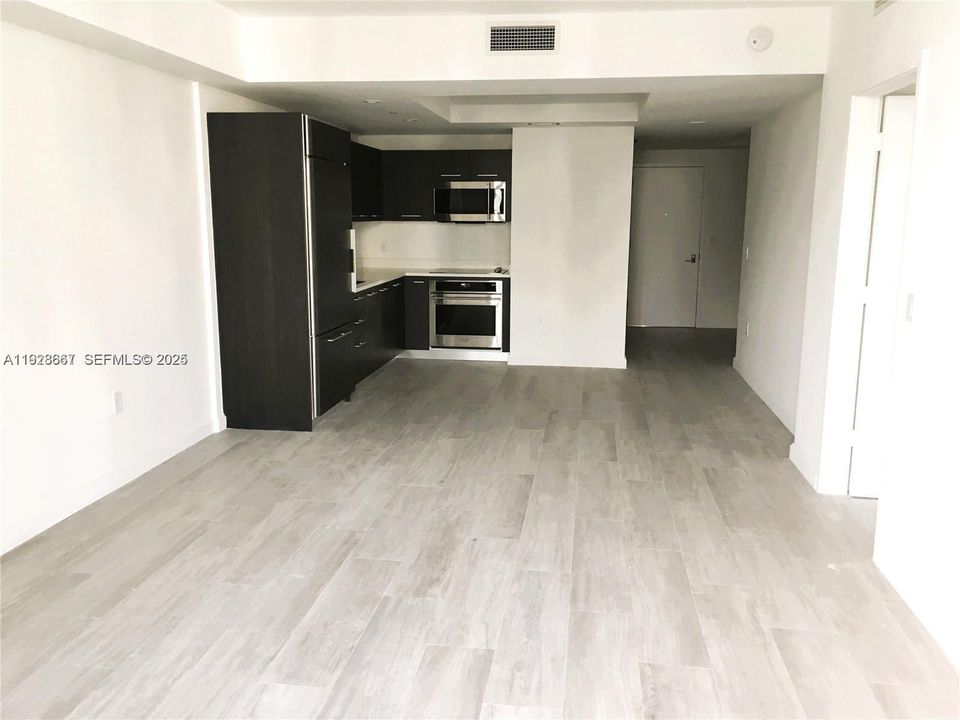 待售: $639,900 (1 贝兹, 2 浴室, 852 平方英尺)