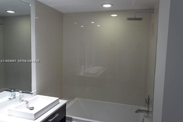 待售: $639,900 (1 贝兹, 2 浴室, 852 平方英尺)