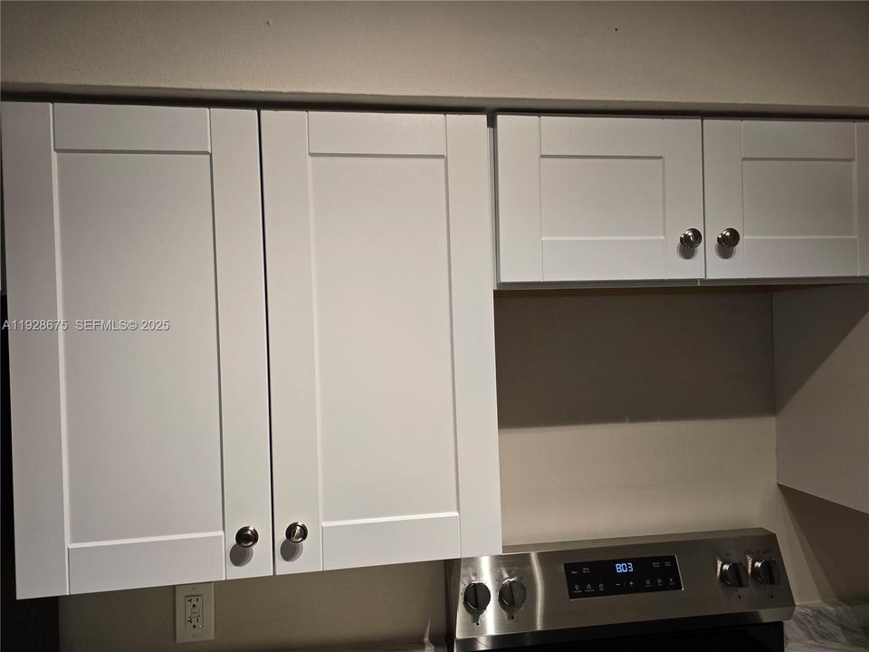 For Rent: $2,195 (1 beds, 1 baths, 700 Square Feet)