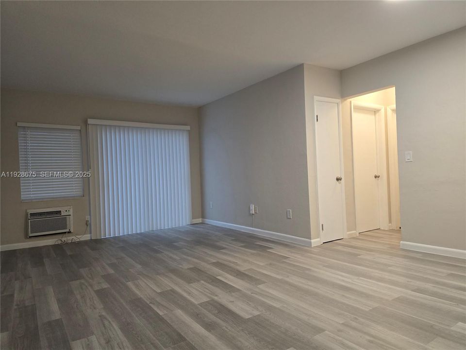 For Rent: $2,195 (1 beds, 1 baths, 700 Square Feet)