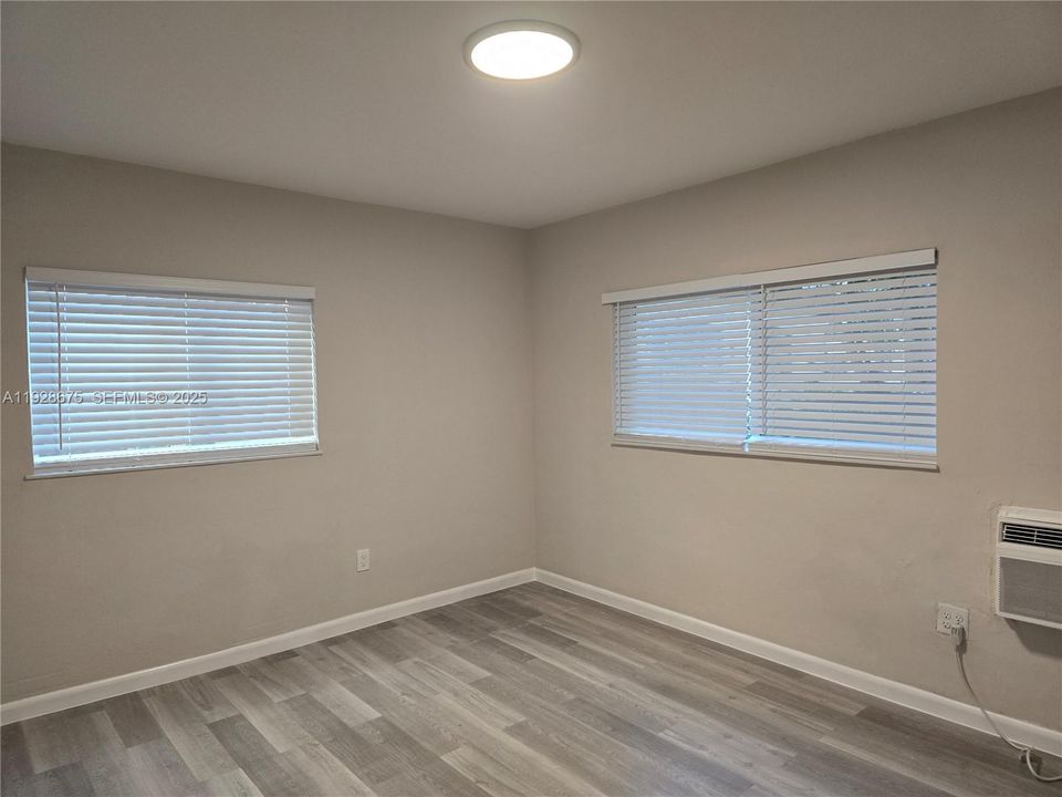 For Rent: $2,195 (1 beds, 1 baths, 700 Square Feet)