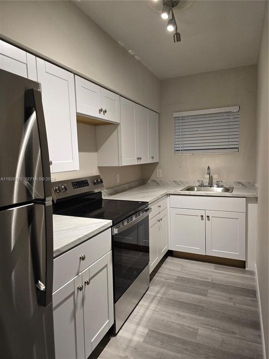 For Rent: $2,195 (1 beds, 1 baths, 700 Square Feet)