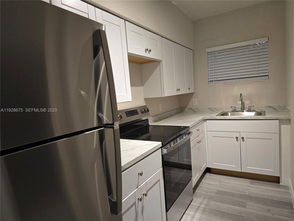 For Rent: $2,195 (1 beds, 1 baths, 700 Square Feet)