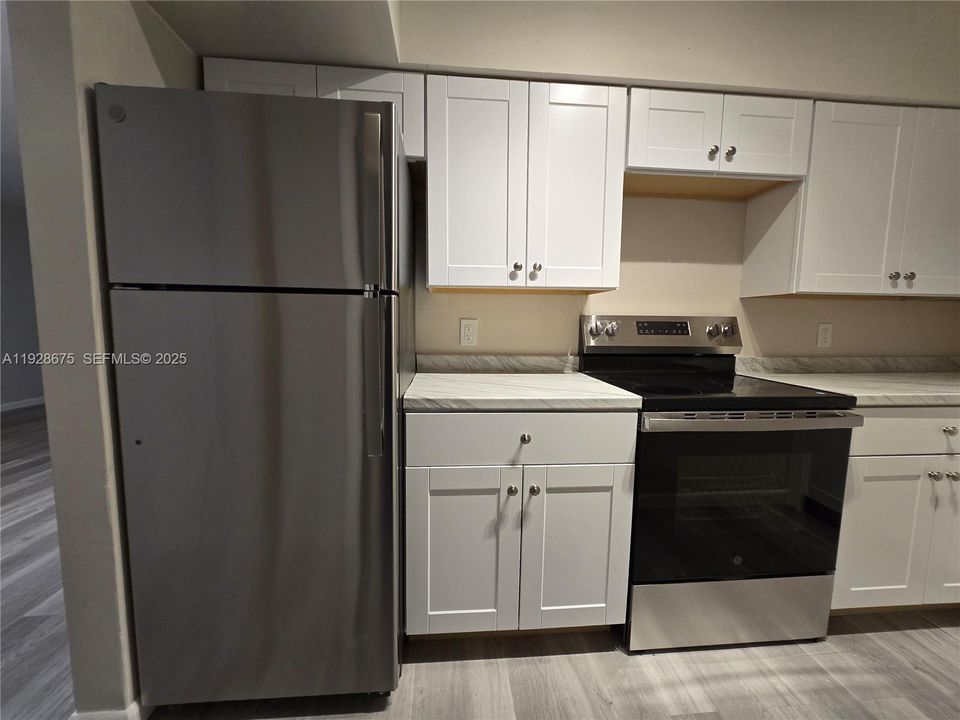 For Rent: $2,195 (1 beds, 1 baths, 700 Square Feet)