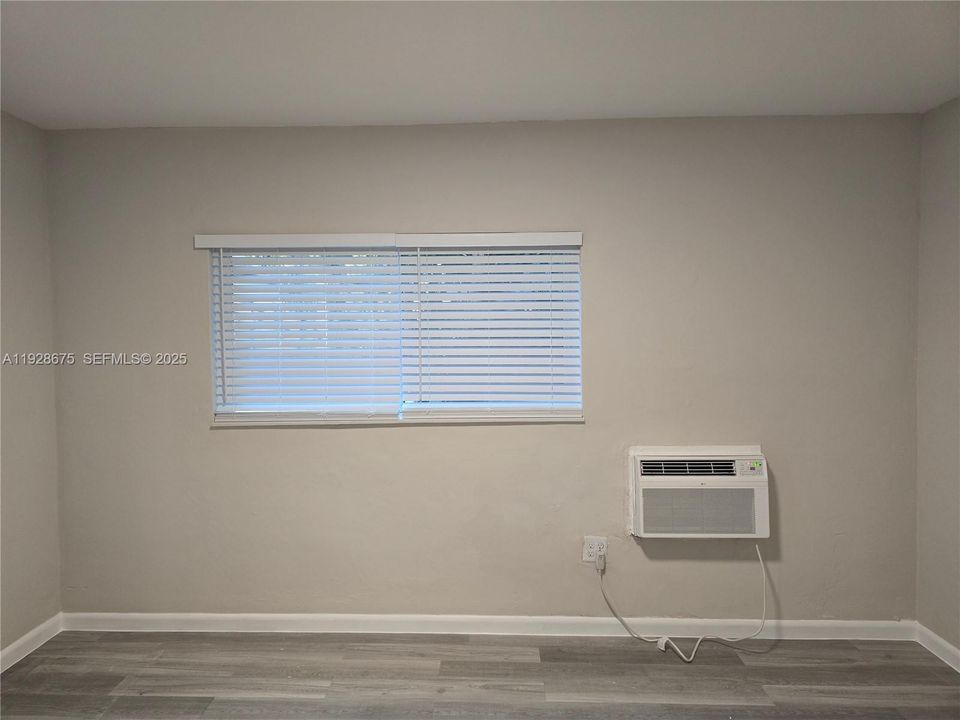 For Rent: $2,195 (1 beds, 1 baths, 700 Square Feet)