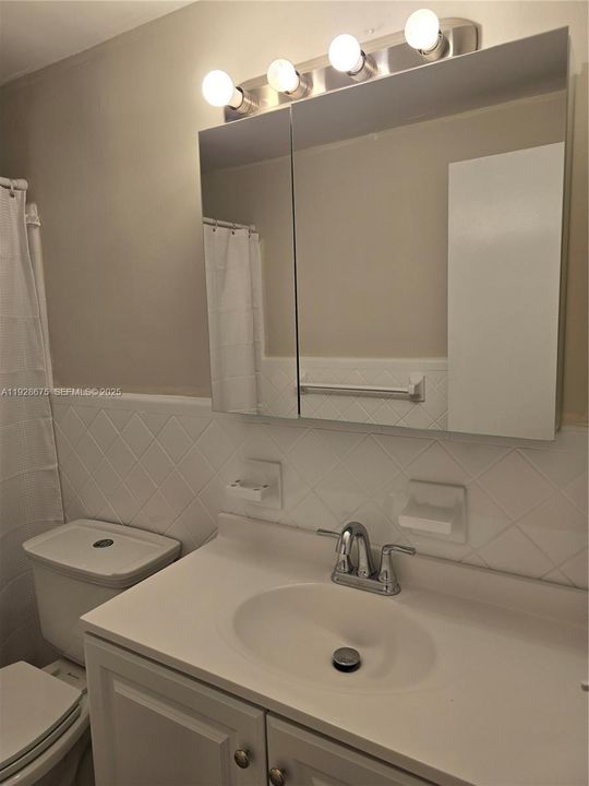 For Rent: $2,195 (1 beds, 1 baths, 700 Square Feet)