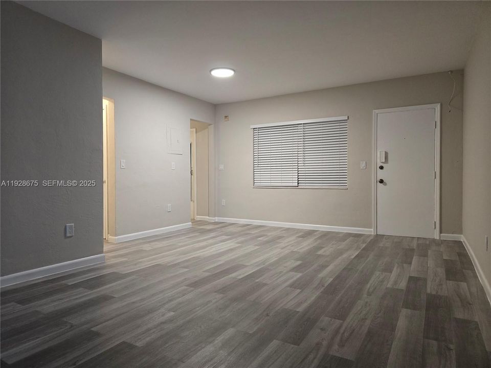 For Rent: $2,195 (1 beds, 1 baths, 700 Square Feet)