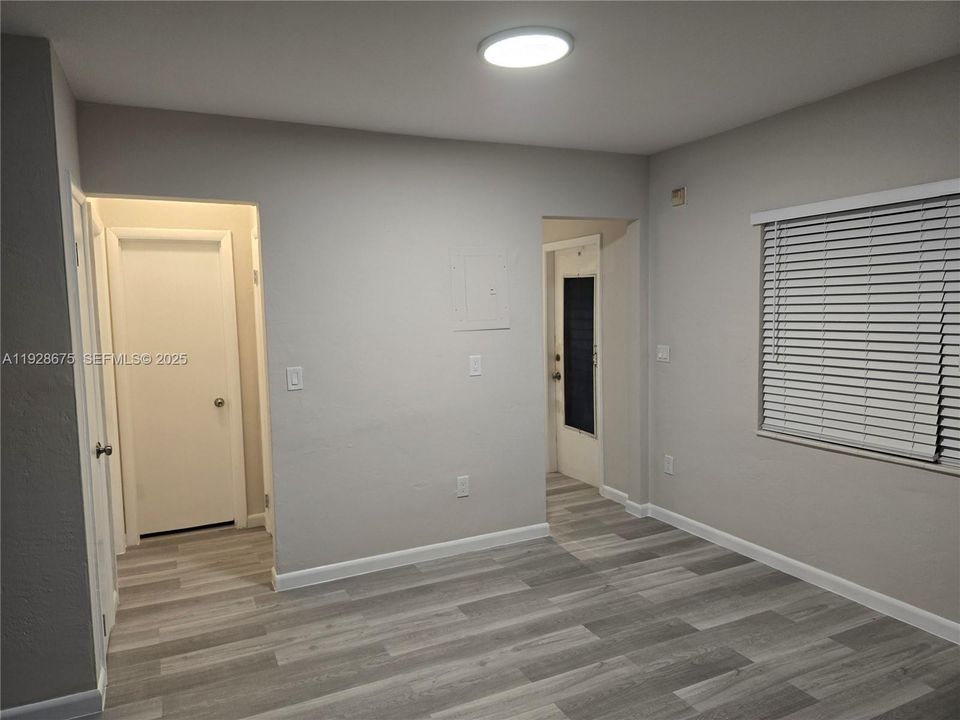 For Rent: $2,195 (1 beds, 1 baths, 700 Square Feet)