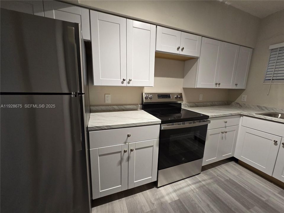 For Rent: $2,195 (1 beds, 1 baths, 700 Square Feet)