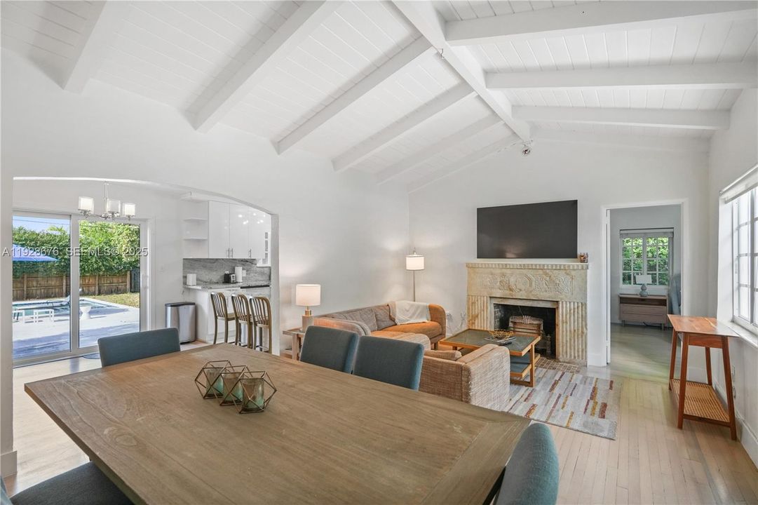 待售: $1,350,000 (3 贝兹, 2 浴室, 1515 平方英尺)