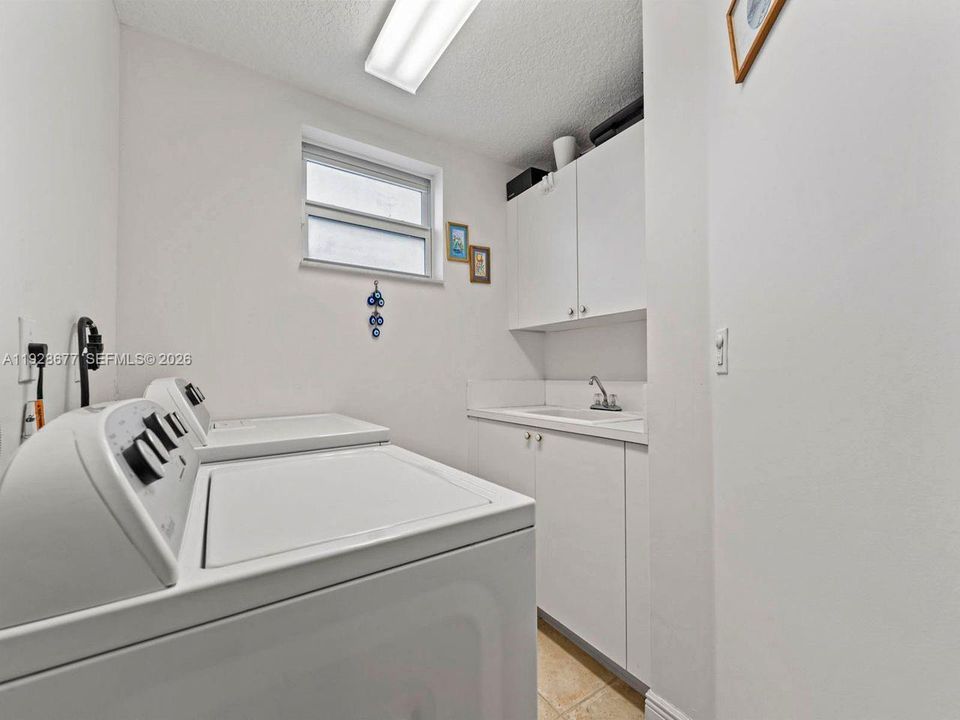 For Sale: $699,000 (3 beds, 2 baths, 2810 Square Feet)