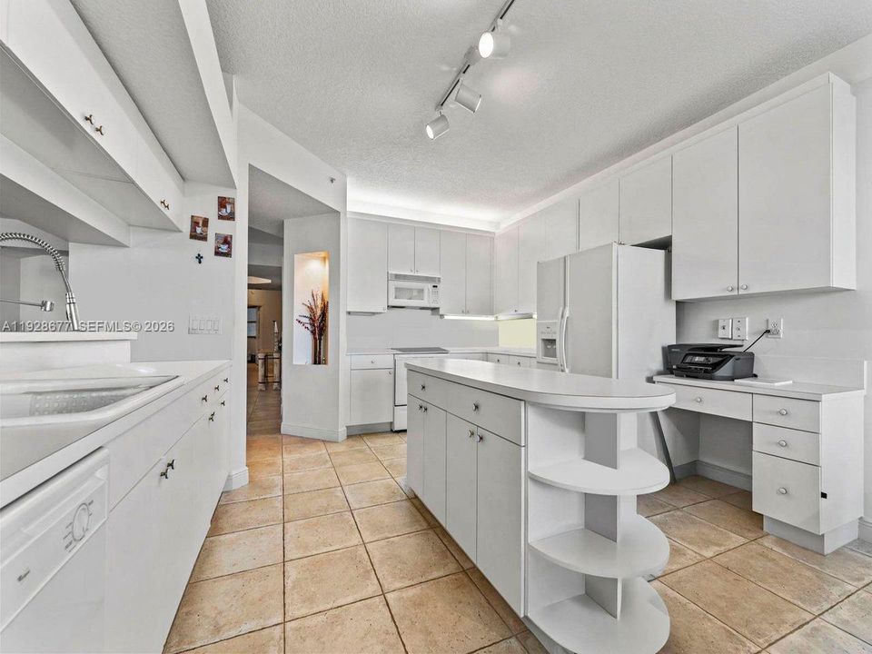 For Sale: $699,000 (3 beds, 2 baths, 2810 Square Feet)