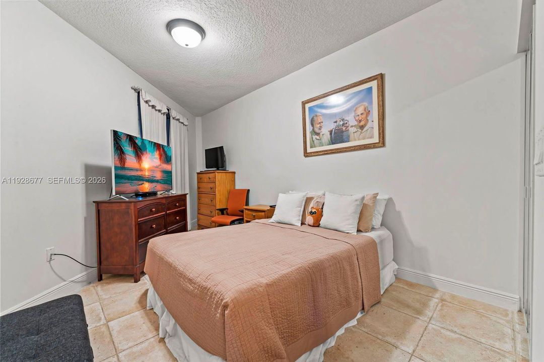 For Sale: $699,000 (3 beds, 2 baths, 2810 Square Feet)