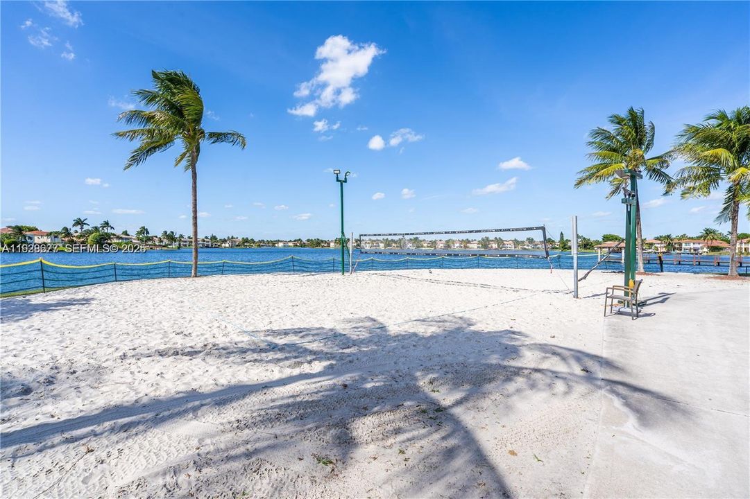 待售: $699,000 (3 贝兹, 2 浴室, 2810 平方英尺)