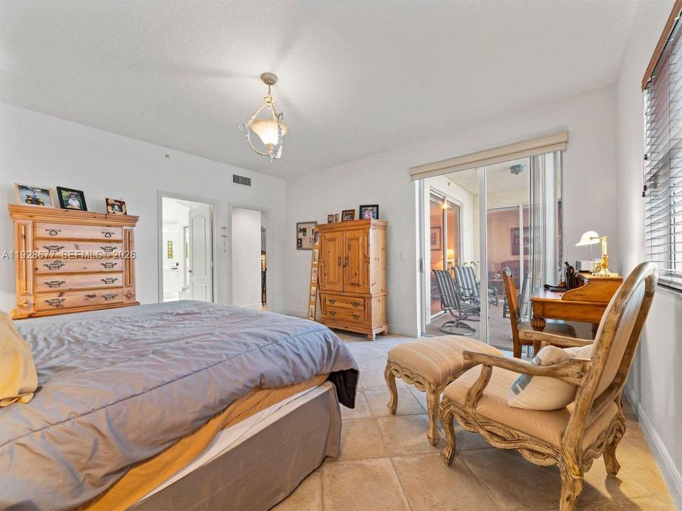 For Sale: $699,000 (3 beds, 2 baths, 2810 Square Feet)