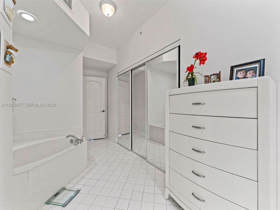For Sale: $699,000 (3 beds, 2 baths, 2810 Square Feet)