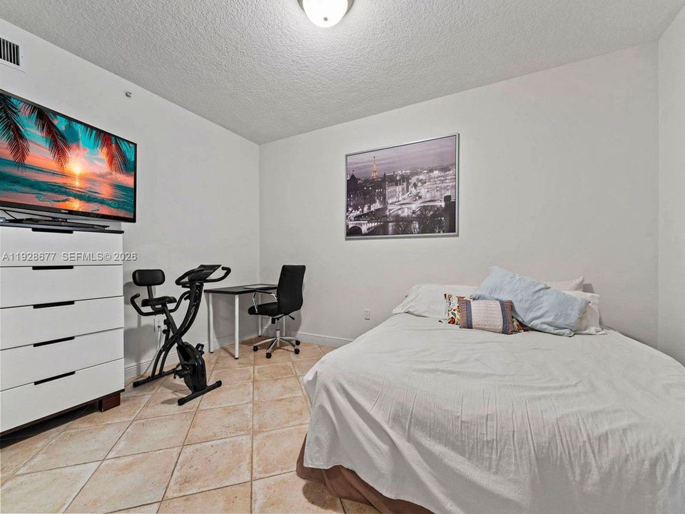 For Sale: $699,000 (3 beds, 2 baths, 2810 Square Feet)
