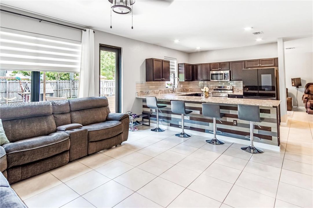 待售: $585,000 (4 贝兹, 2 浴室, 2780 平方英尺)