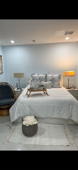 For Rent: $1,600 (1 beds, 1 baths, 1929 Square Feet)