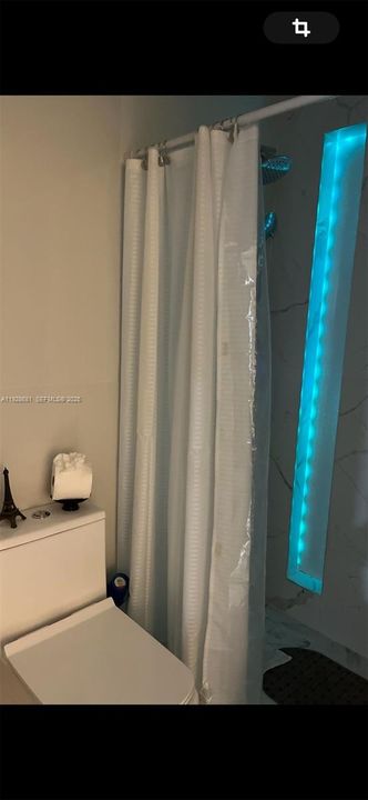 For Rent: $1,600 (1 beds, 1 baths, 1929 Square Feet)