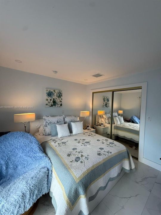 For Rent: $1,600 (1 beds, 1 baths, 1929 Square Feet)