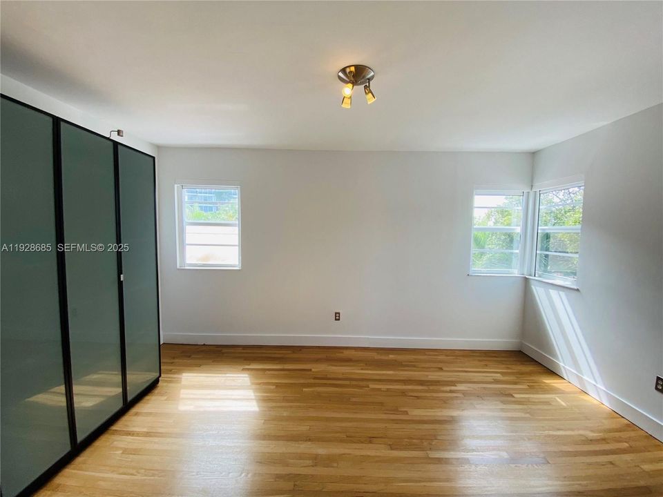 For Rent: $2,500 (2 beds, 1 baths, 743 Square Feet)