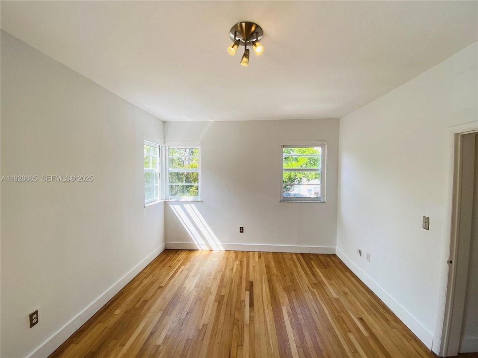 For Rent: $2,500 (2 beds, 1 baths, 743 Square Feet)