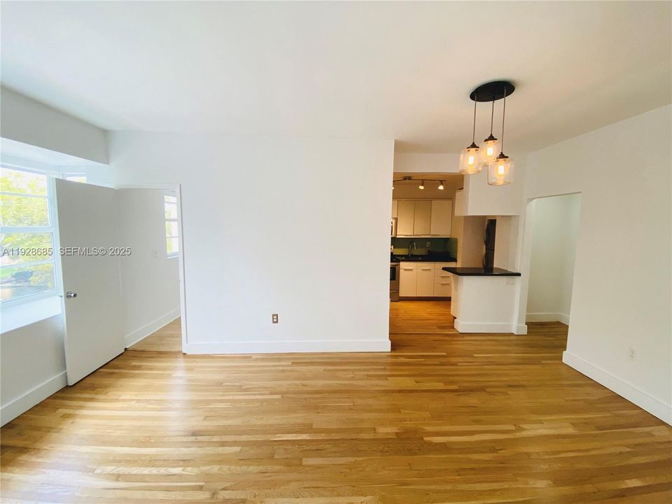 For Rent: $2,500 (2 beds, 1 baths, 743 Square Feet)