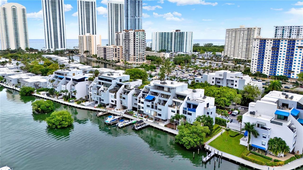 На продажу: $770,000 (2 спален, 2 ванн, 2220 Квадратных фут)