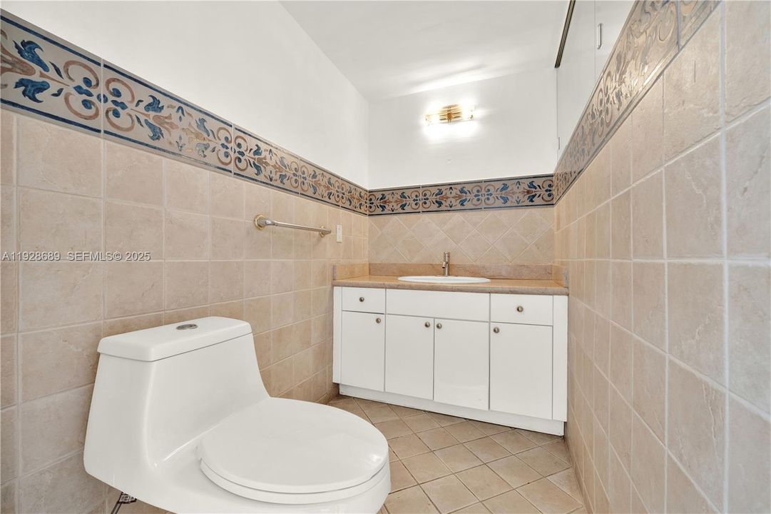 На продажу: $770,000 (2 спален, 2 ванн, 2220 Квадратных фут)