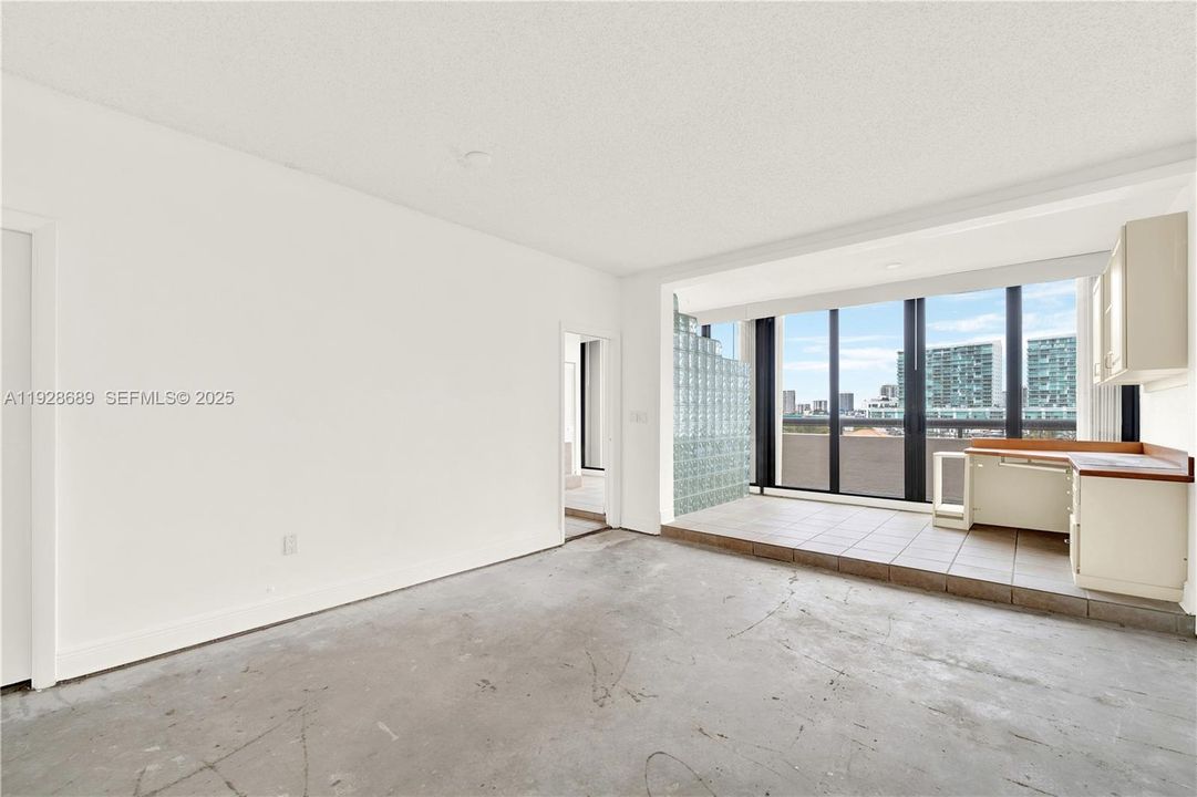 На продажу: $770,000 (2 спален, 2 ванн, 2220 Квадратных фут)