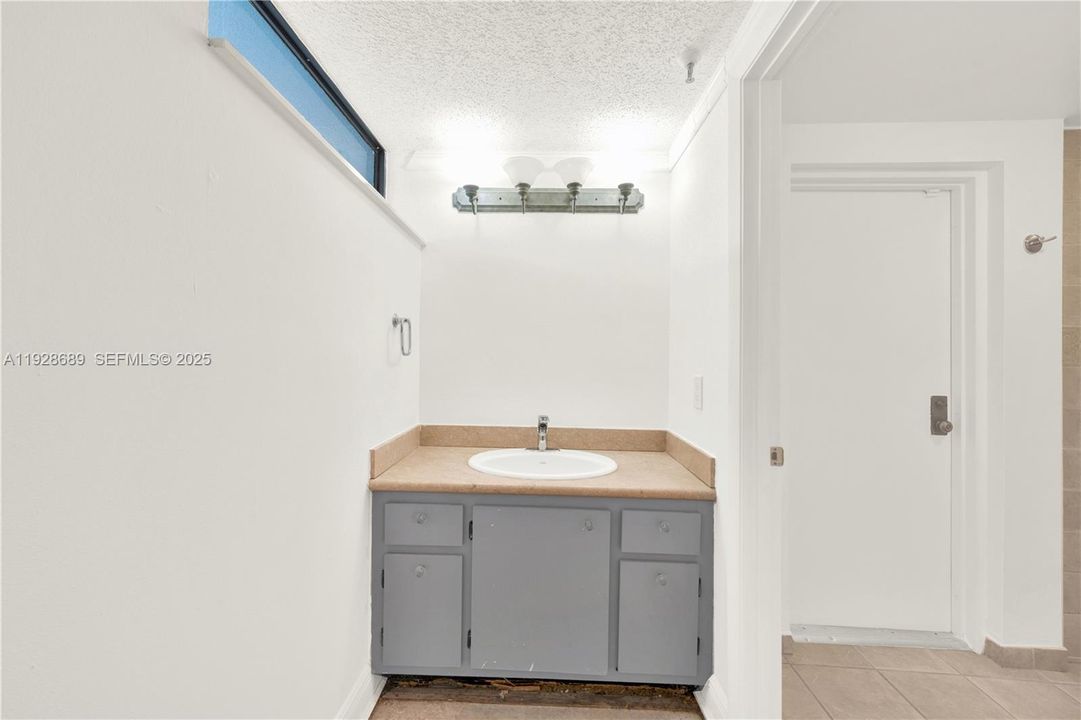 На продажу: $770,000 (2 спален, 2 ванн, 2220 Квадратных фут)