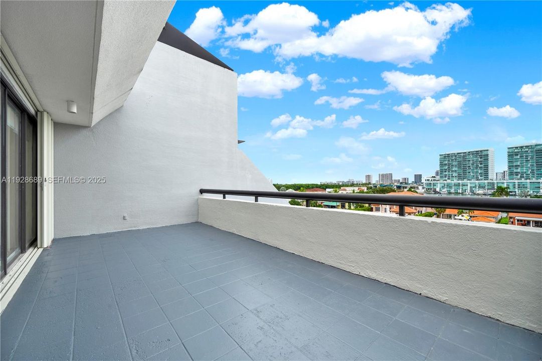 На продажу: $770,000 (2 спален, 2 ванн, 2220 Квадратных фут)