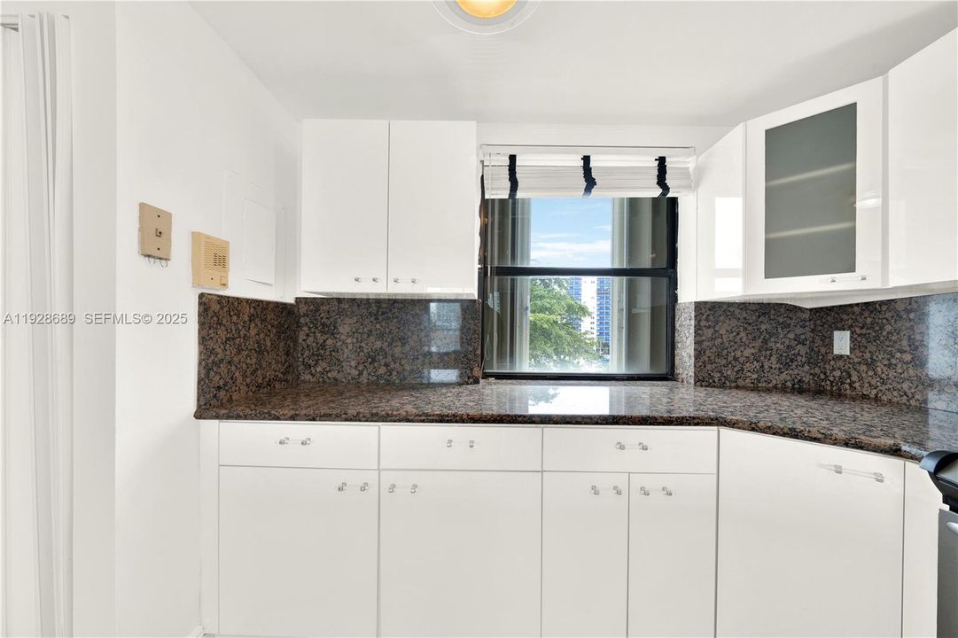 На продажу: $770,000 (2 спален, 2 ванн, 2220 Квадратных фут)