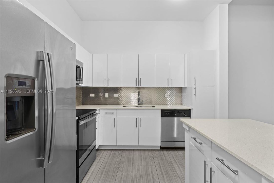 For Rent: $2,700 (1 beds, 1 baths, 672 Square Feet)