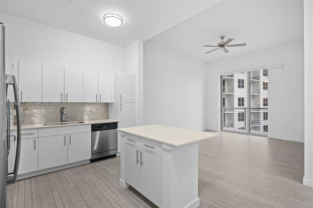 For Rent: $2,700 (1 beds, 1 baths, 672 Square Feet)