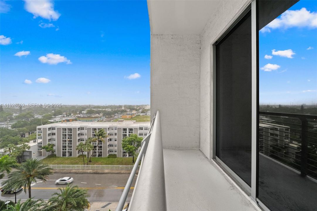 For Rent: $2,700 (1 beds, 1 baths, 672 Square Feet)