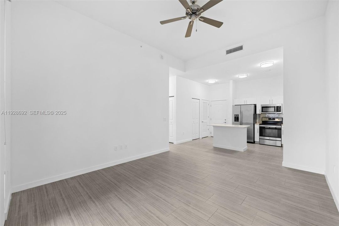 For Rent: $2,700 (1 beds, 1 baths, 672 Square Feet)