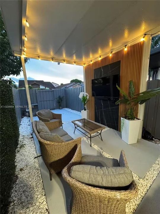 出租: $3,000 (2 贝兹, 1 浴室, 962 平方英尺)