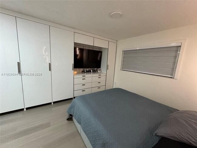 出租: $3,000 (2 贝兹, 1 浴室, 962 平方英尺)