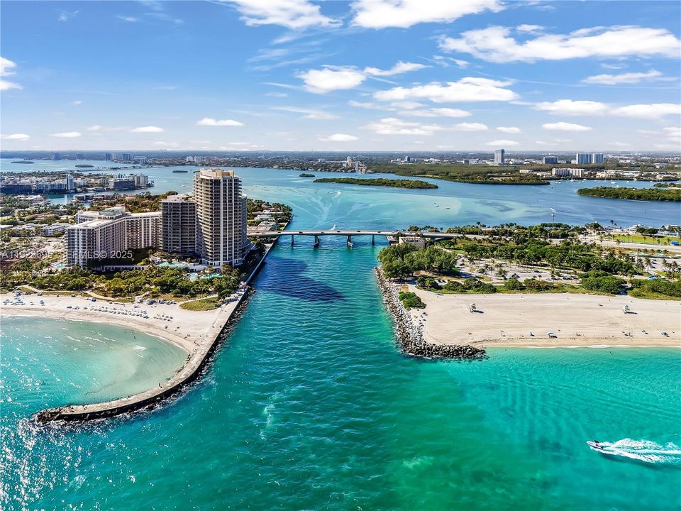 For Sale: $3,395,000 (2 beds, 2 baths, 1913 Square Feet)