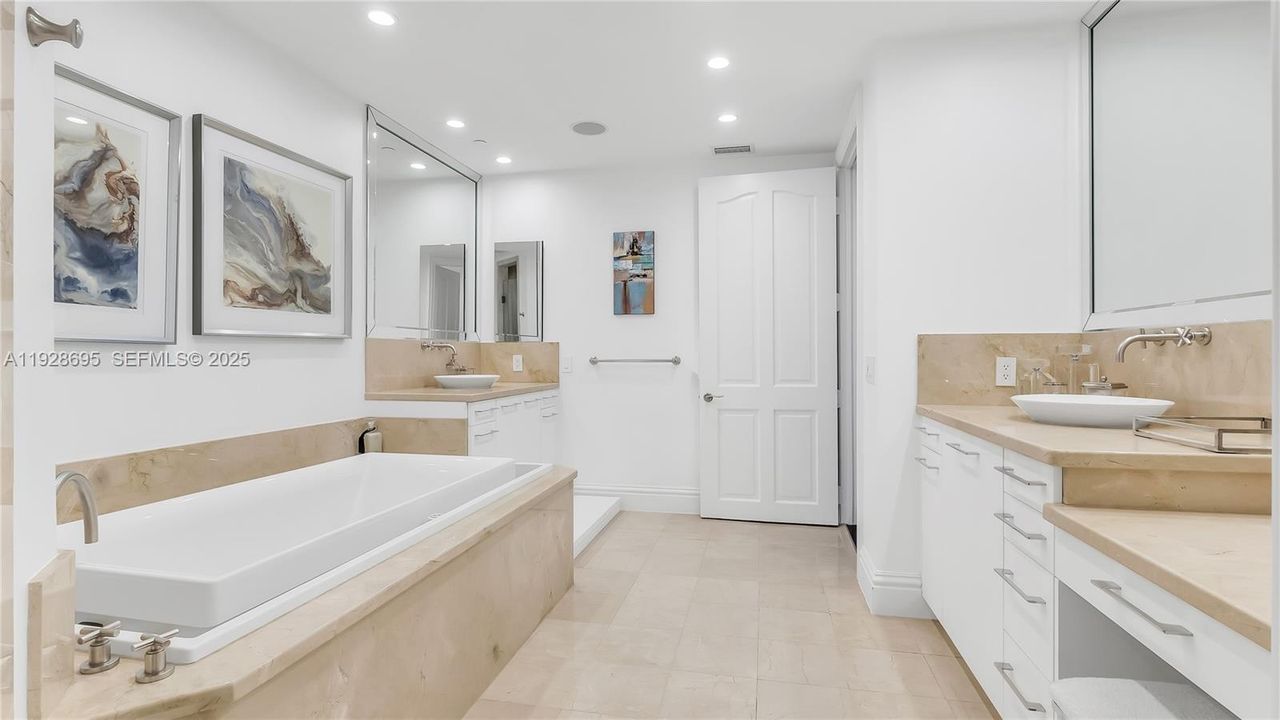 For Sale: $3,395,000 (2 beds, 2 baths, 1913 Square Feet)