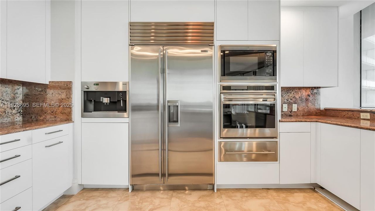 For Sale: $3,395,000 (2 beds, 2 baths, 1913 Square Feet)