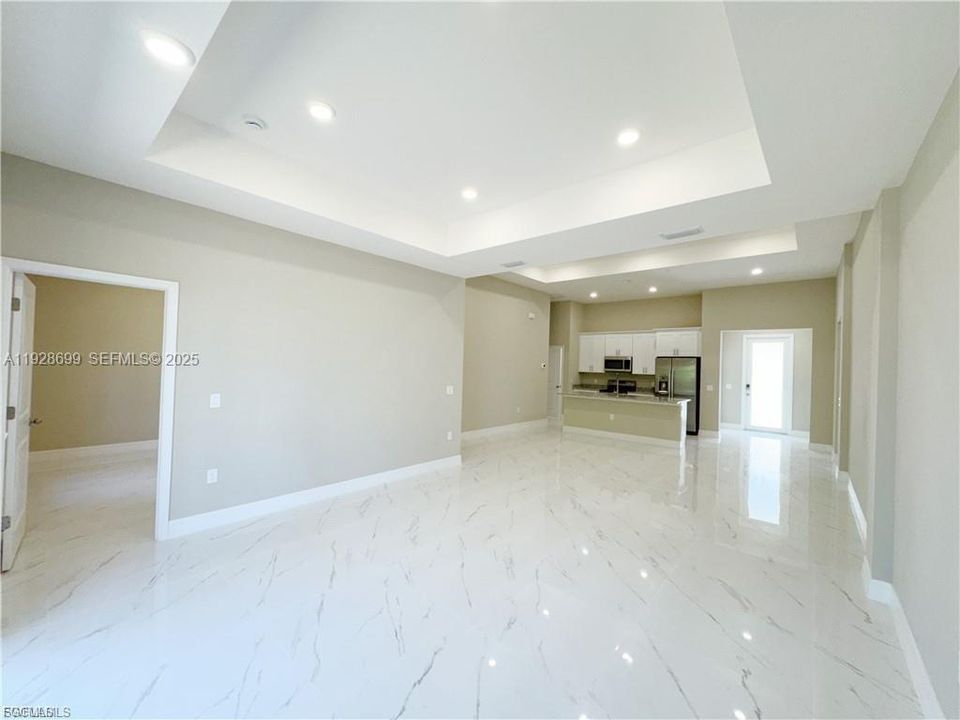 En Renta: $2,200 (4 camas, 2 baños, 1700 Pies cuadrados)