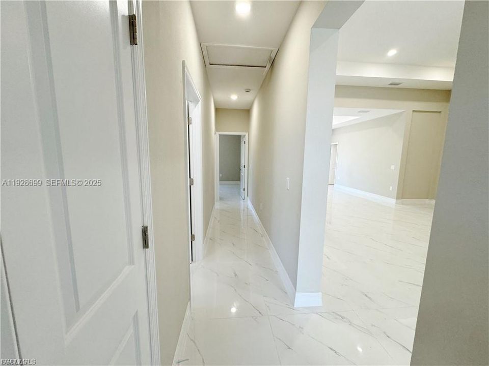 En Renta: $2,200 (4 camas, 2 baños, 1700 Pies cuadrados)