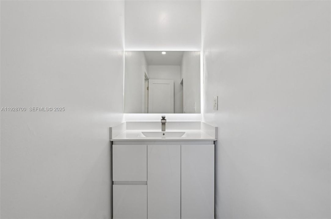 В аренду: $3,700 (3 спален, 2 ванн, 1765 Квадратных фут)