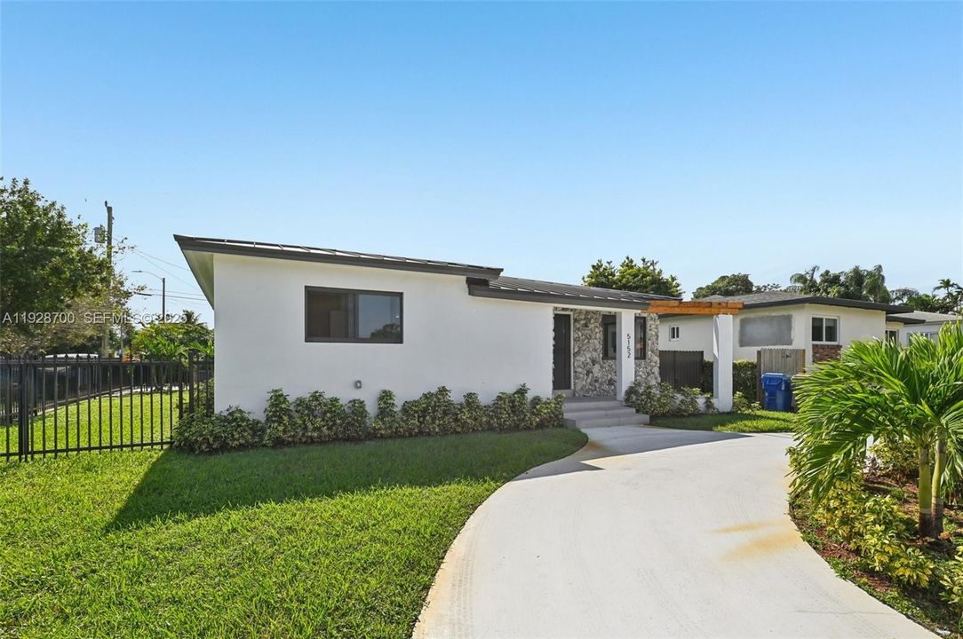 В аренду: $3,700 (3 спален, 2 ванн, 1765 Квадратных фут)