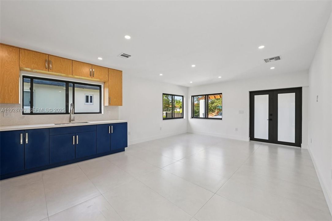 В аренду: $3,700 (3 спален, 2 ванн, 1765 Квадратных фут)