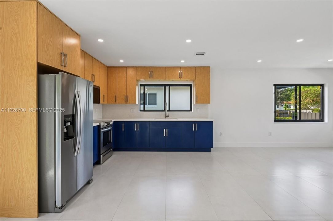 В аренду: $3,700 (3 спален, 2 ванн, 1765 Квадратных фут)